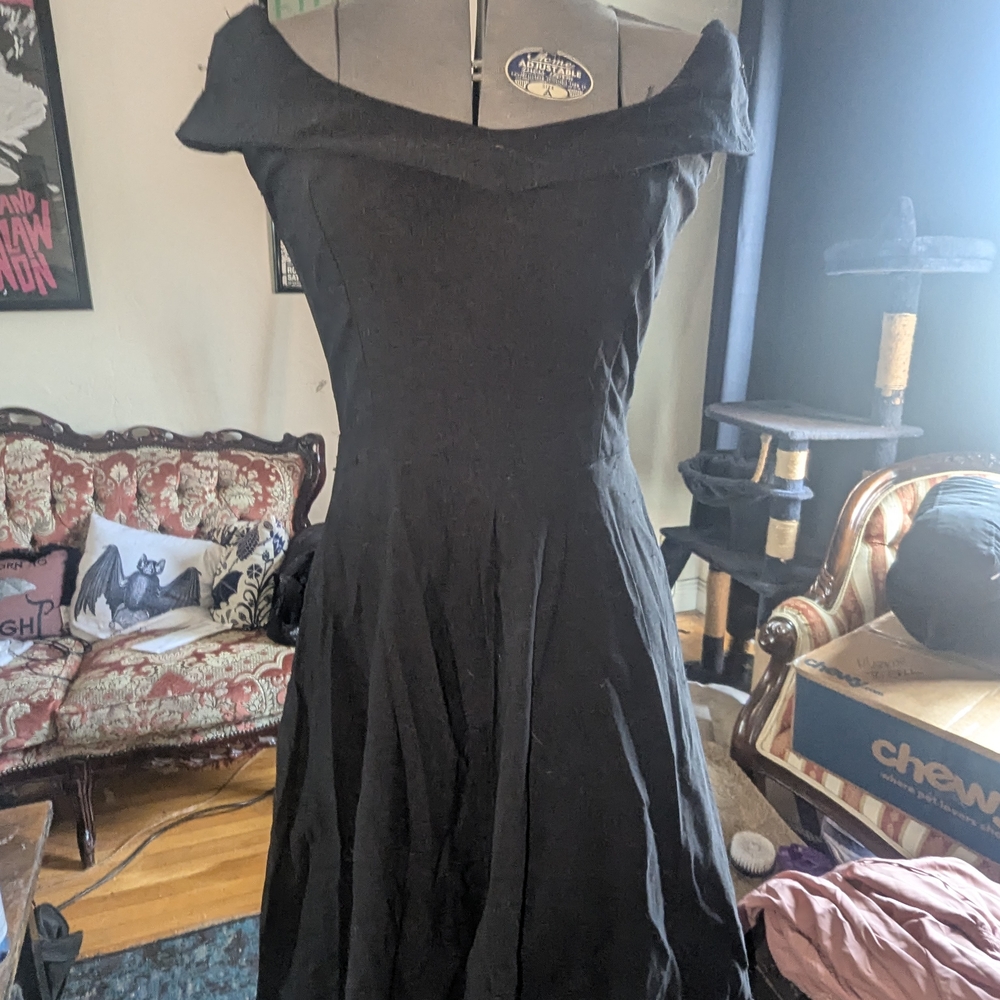 MUXXN 1950s Vintage Style Elegant Black Off-Shoulder Dress Gothabilly